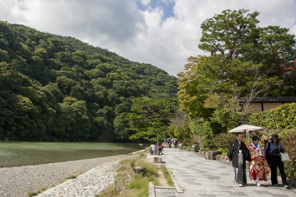 Strolling by the Katsura River in the Arashiyama District. (Annie Wu/Epoch Times)